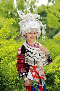 苗族姑娘吃瓜,苗族姑娘的夏日瓜果盛宴